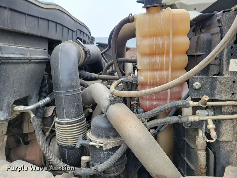 image for item NB9805 2012 International  7400 bucket truck