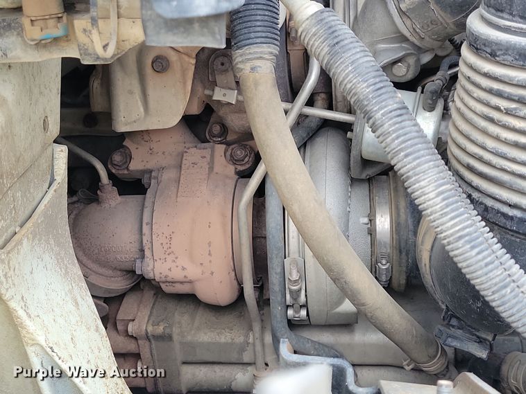 image for item NB9805 2012 International  7400 bucket truck