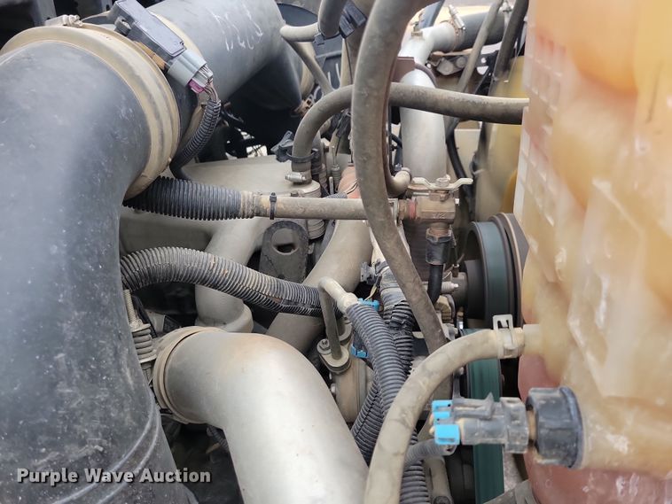 image for item NB9805 2012 International  7400 bucket truck