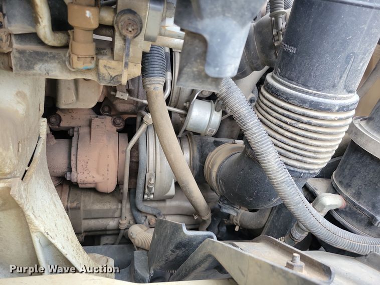 image for item NB9805 2012 International  7400 bucket truck