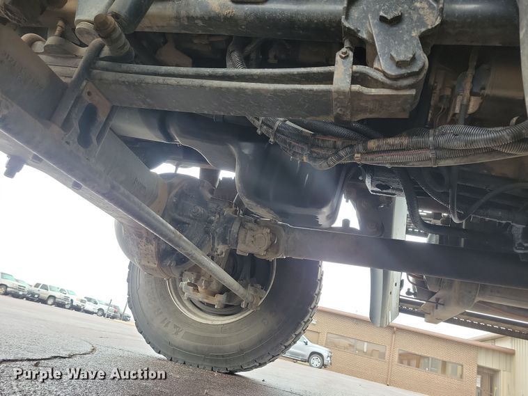 image for item NB9805 2012 International  7400 bucket truck