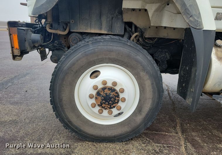 image for item NB9805 2012 International  7400 bucket truck