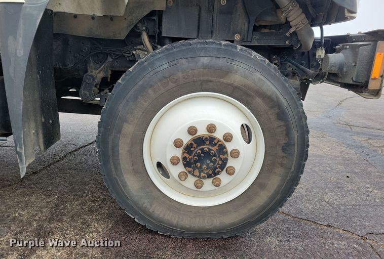 image for item NB9805 2012 International  7400 bucket truck