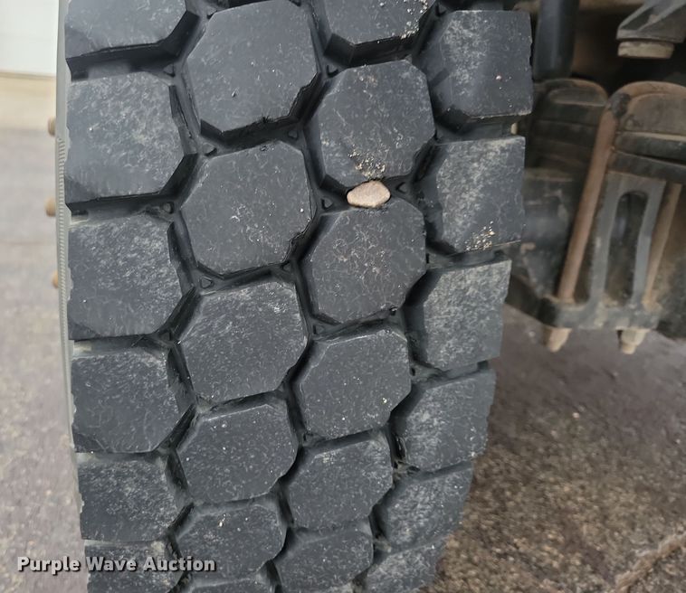 image for item NB9805 2012 International  7400 bucket truck