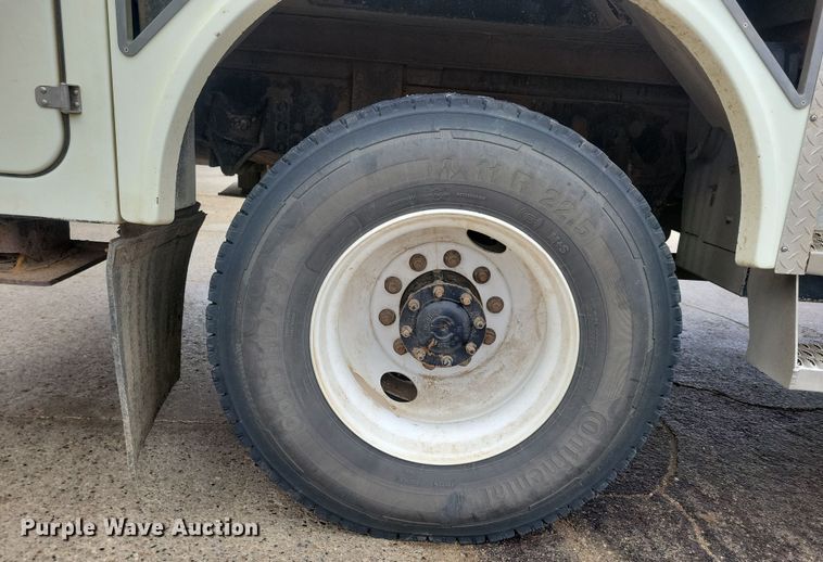 image for item NB9805 2012 International  7400 bucket truck