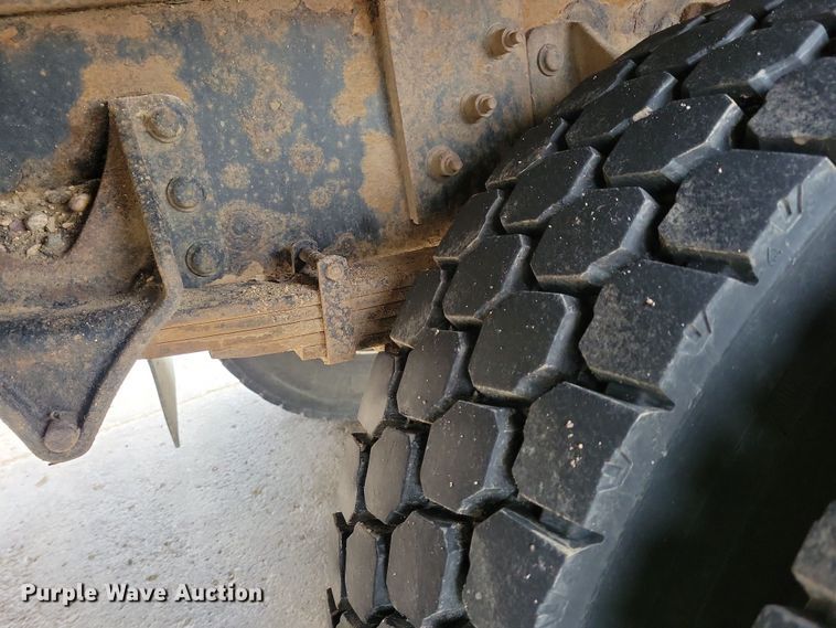 image for item NB9805 2012 International  7400 bucket truck