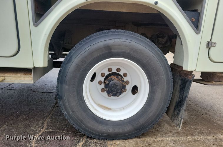 image for item NB9805 2012 International  7400 bucket truck