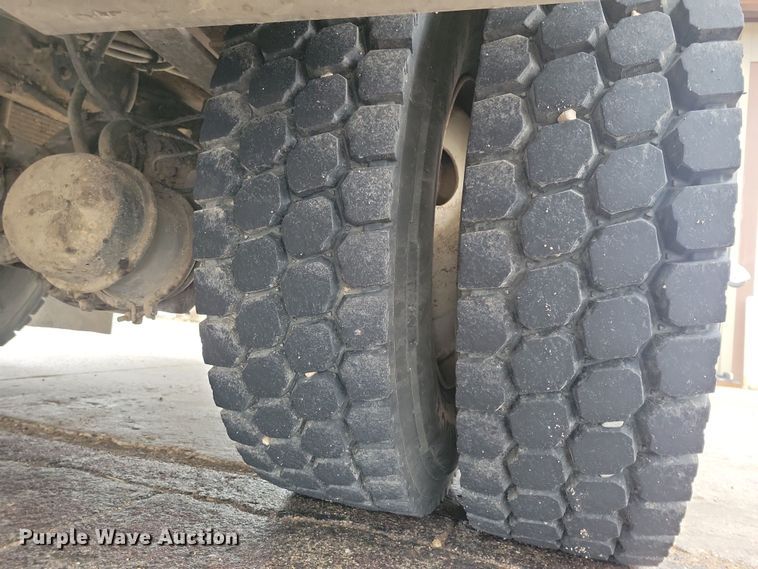 image for item NB9805 2012 International  7400 bucket truck