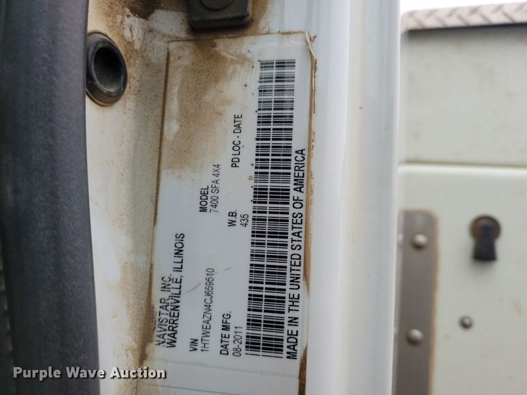 image for item NB9805 2012 International  7400 bucket truck