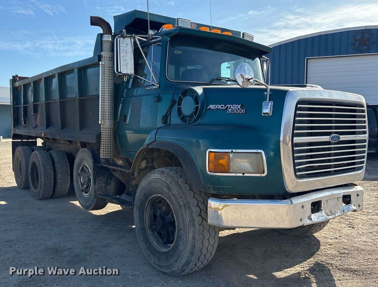 image for item OK9524 1995 Ford L9000 dump truck