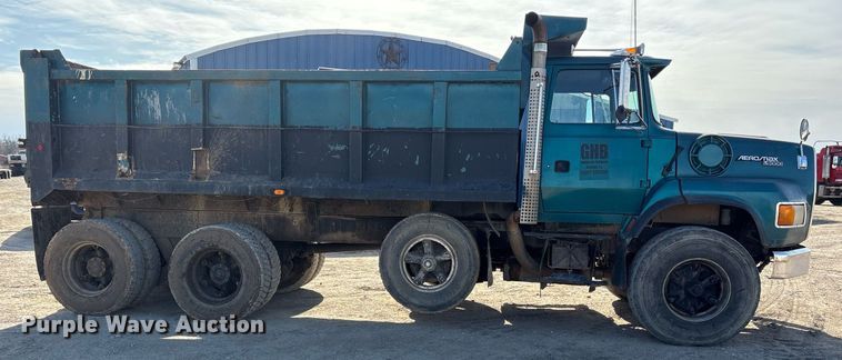 image for item OK9524 1995 Ford L9000 dump truck