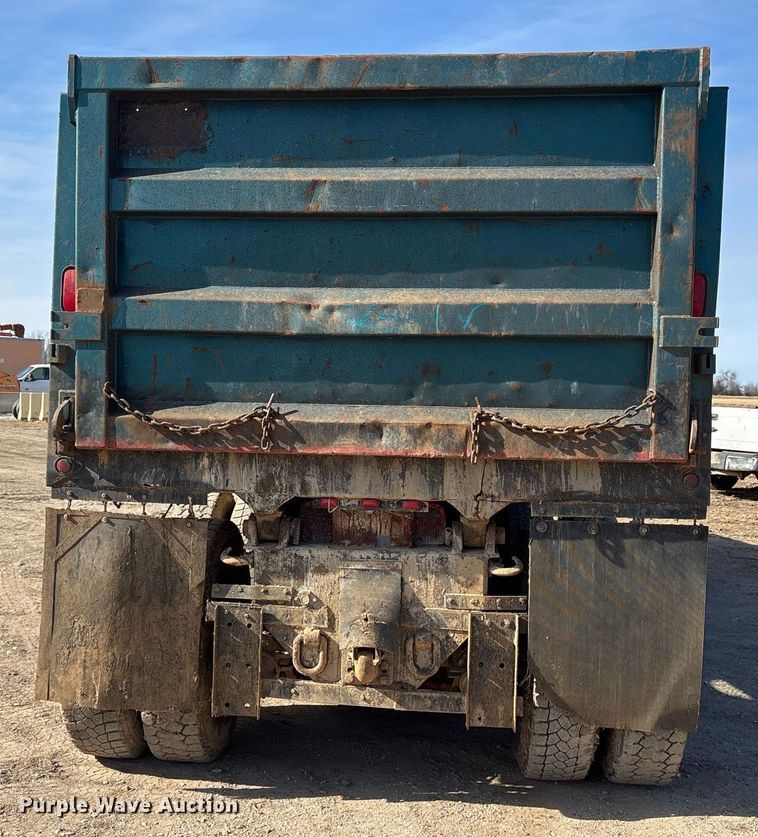 image for item OK9524 1995 Ford L9000 dump truck