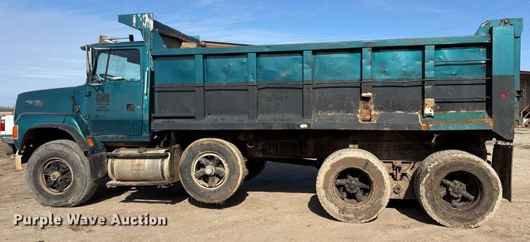 image for item OK9524 1995 Ford L9000 dump truck