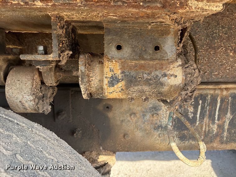 image for item OK9524 1995 Ford L9000 dump truck