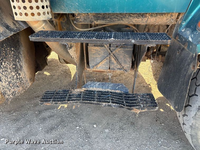 image for item OK9524 1995 Ford L9000 dump truck