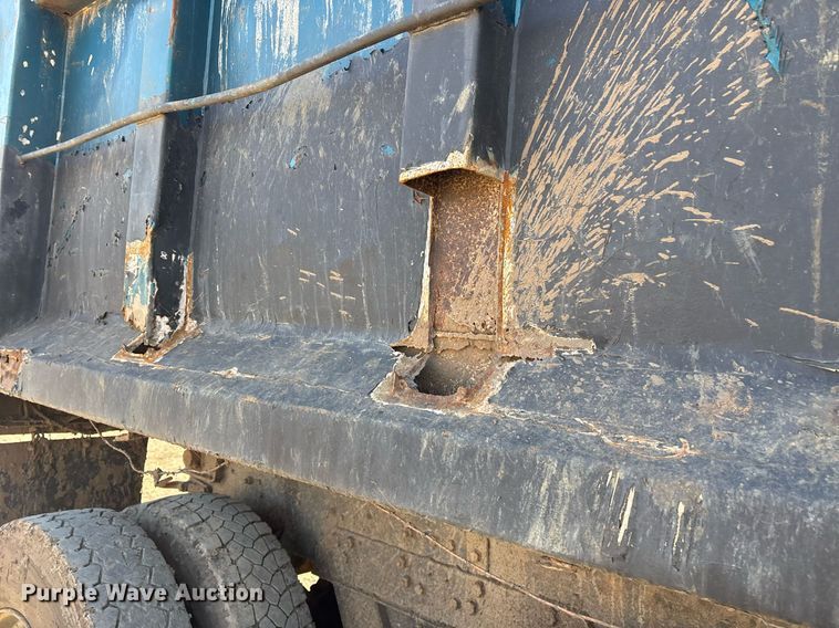 image for item OK9524 1995 Ford L9000 dump truck