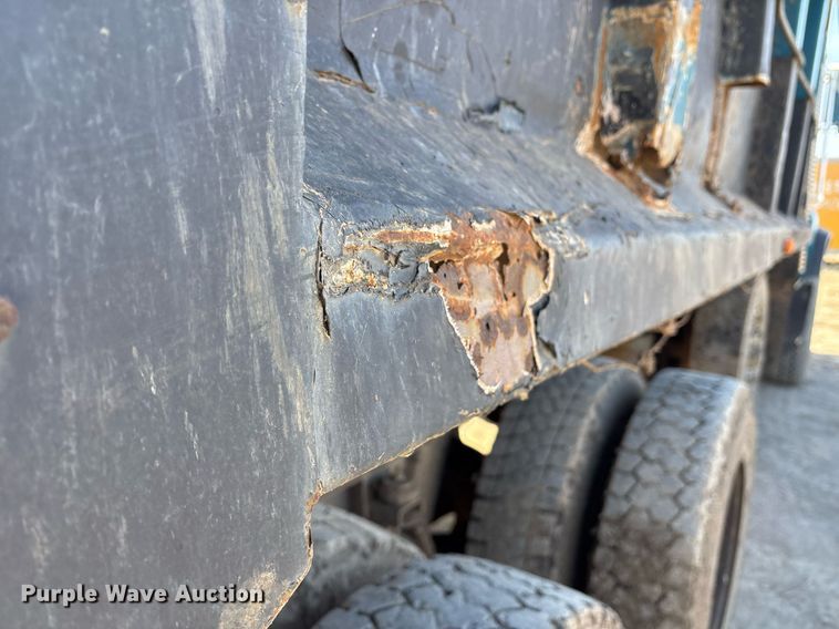 image for item OK9524 1995 Ford L9000 dump truck