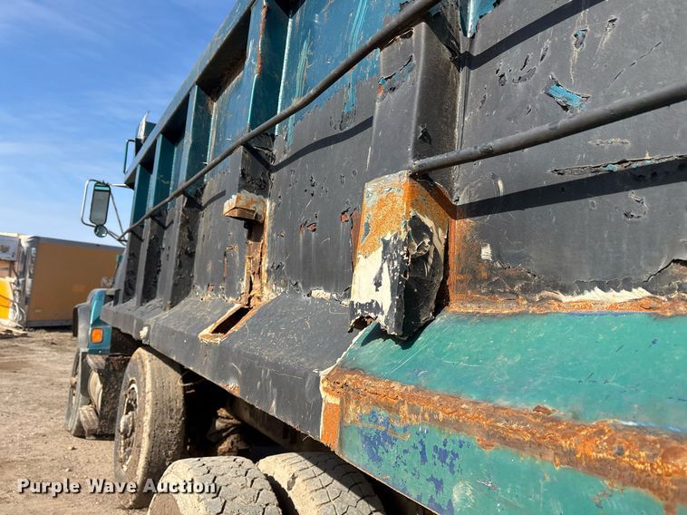 image for item OK9524 1995 Ford L9000 dump truck