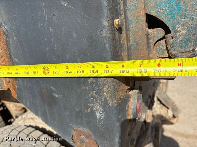 image for item OK9524 1995 Ford L9000 dump truck