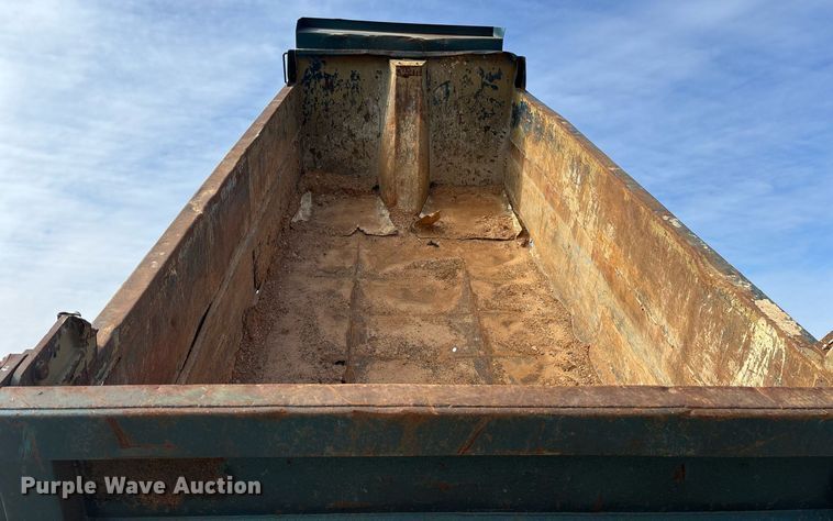 image for item OK9524 1995 Ford L9000 dump truck