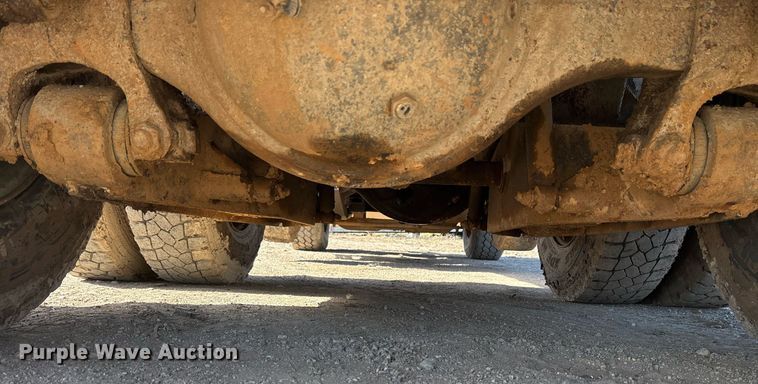 image for item OK9524 1995 Ford L9000 dump truck