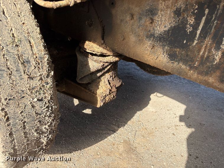 image for item OK9524 1995 Ford L9000 dump truck