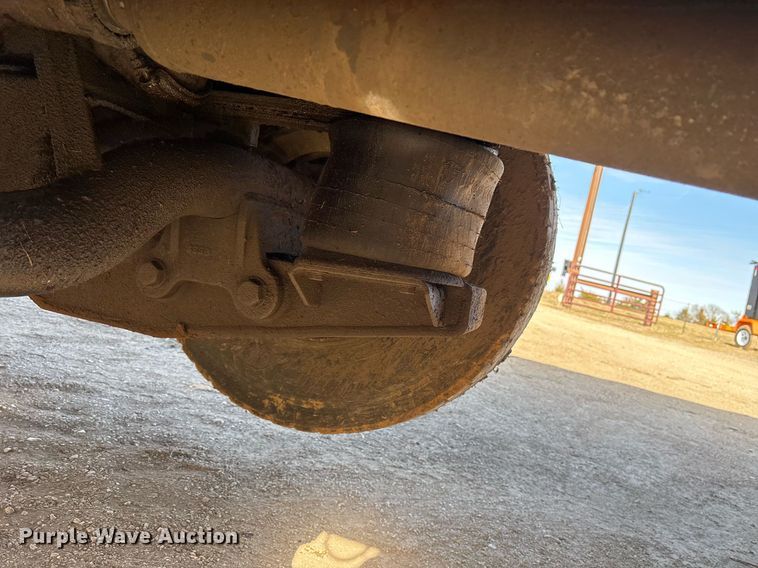 image for item OK9524 1995 Ford L9000 dump truck