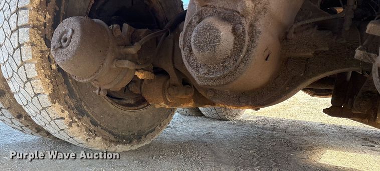 image for item OK9524 1995 Ford L9000 dump truck