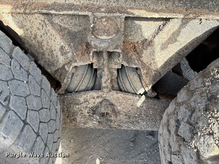 image for item OK9524 1995 Ford L9000 dump truck