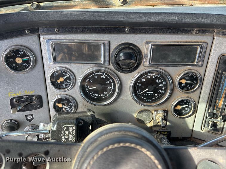 image for item OK9524 1995 Ford L9000 dump truck