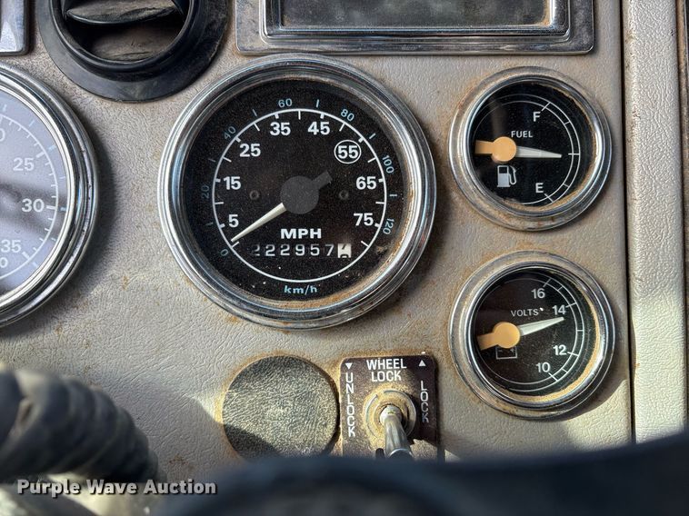 image for item OK9524 1995 Ford L9000 dump truck