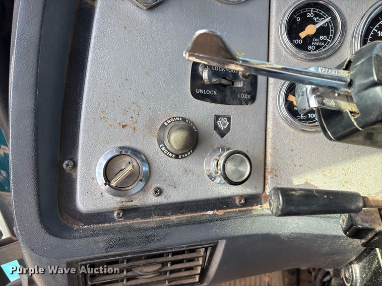 image for item OK9524 1995 Ford L9000 dump truck