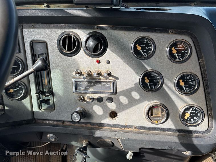 image for item OK9524 1995 Ford L9000 dump truck