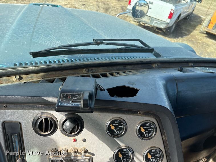 image for item OK9524 1995 Ford L9000 dump truck