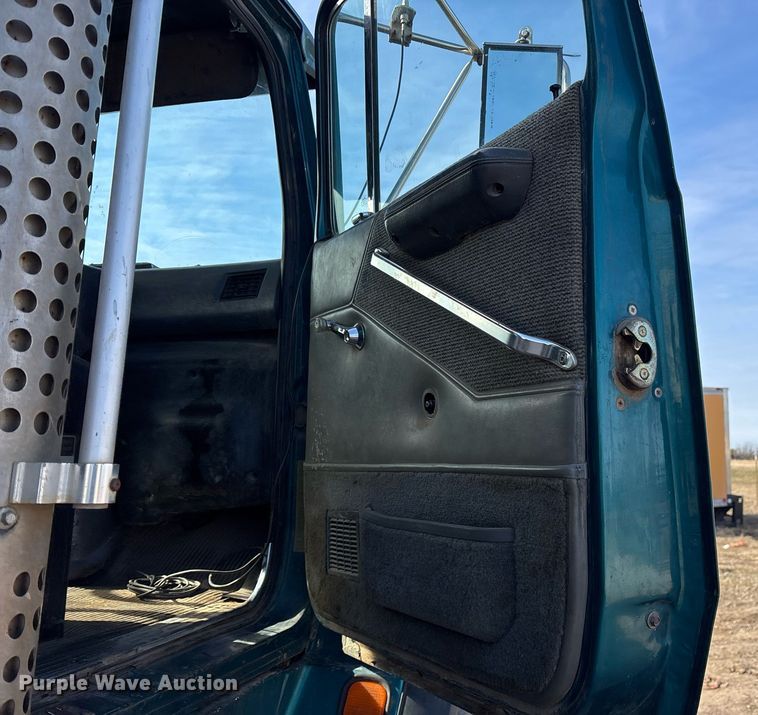 image for item OK9524 1995 Ford L9000 dump truck