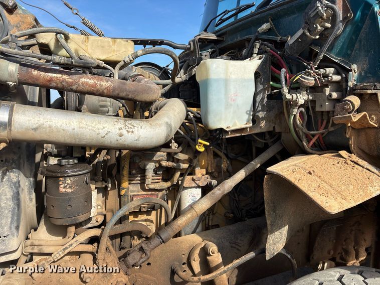 image for item OK9524 1995 Ford L9000 dump truck