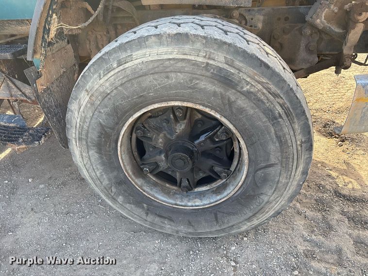 image for item OK9524 1995 Ford L9000 dump truck