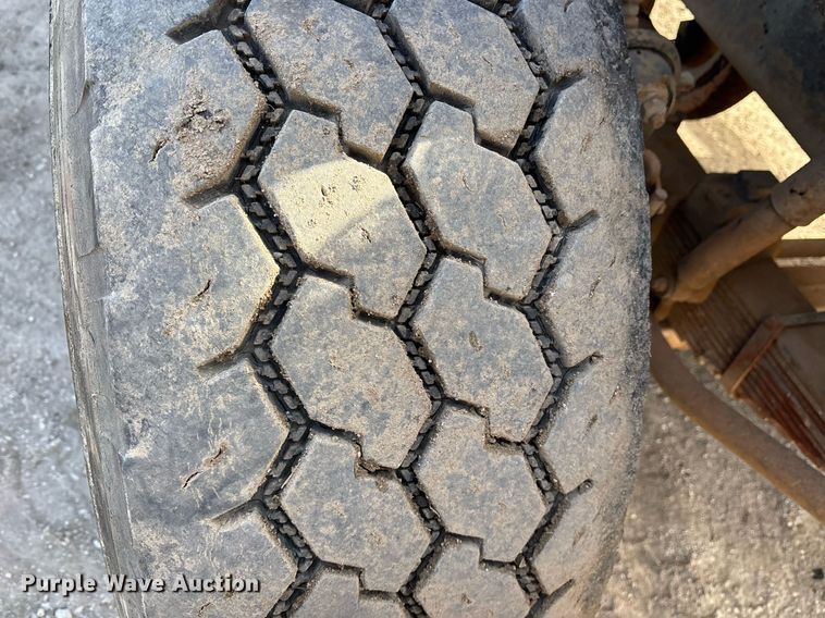 image for item OK9524 1995 Ford L9000 dump truck