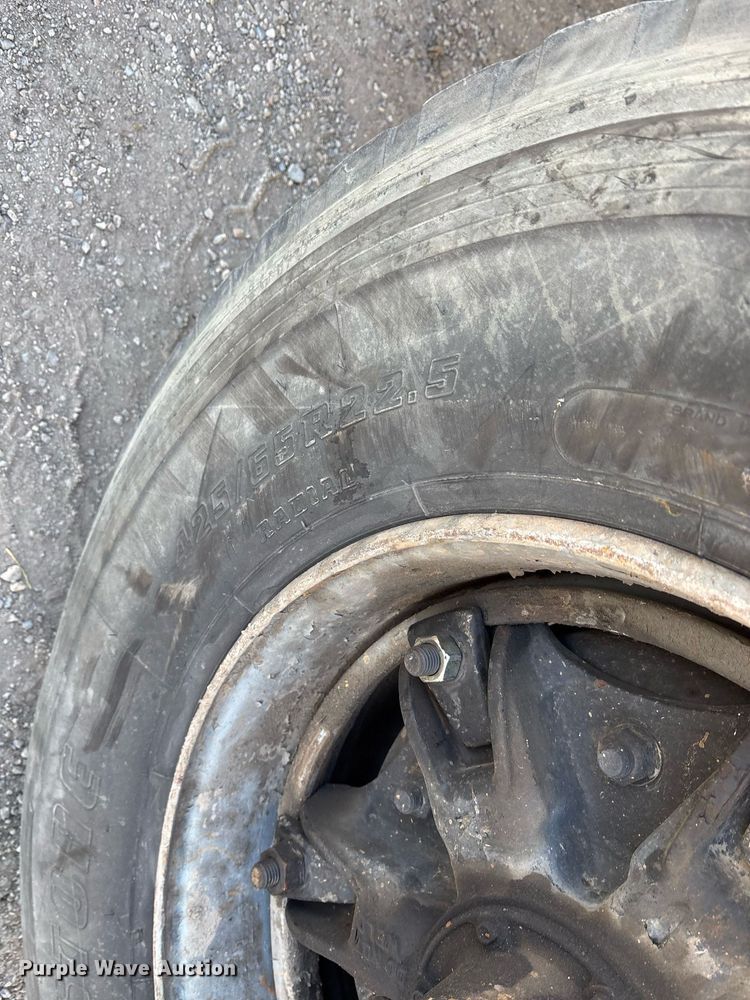 image for item OK9524 1995 Ford L9000 dump truck