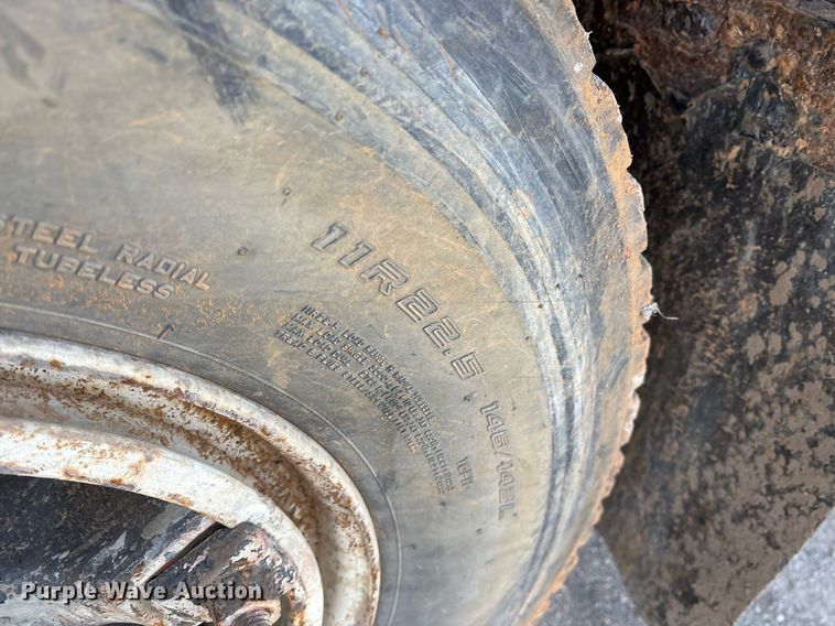 image for item OK9524 1995 Ford L9000 dump truck