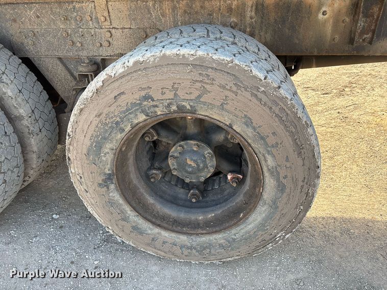 image for item OK9524 1995 Ford L9000 dump truck