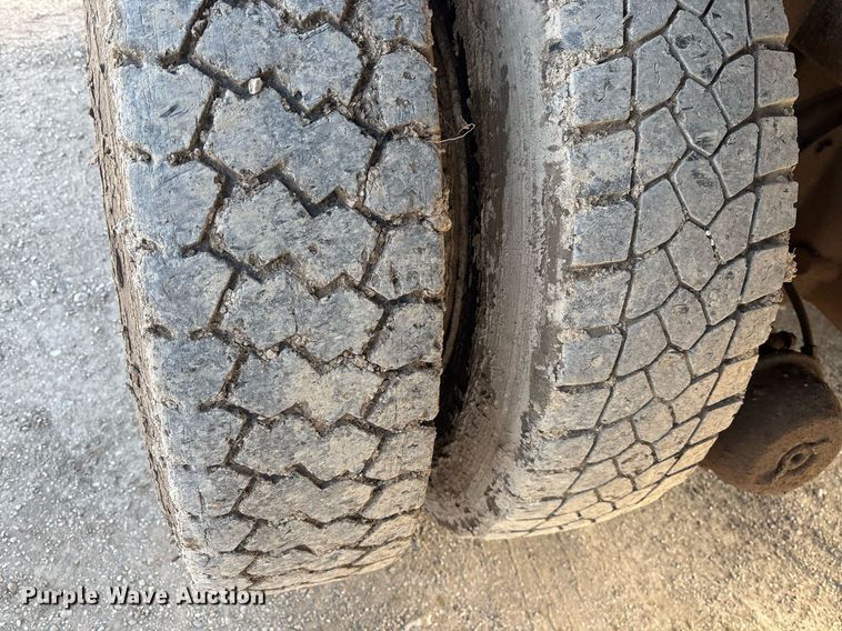 image for item OK9524 1995 Ford L9000 dump truck