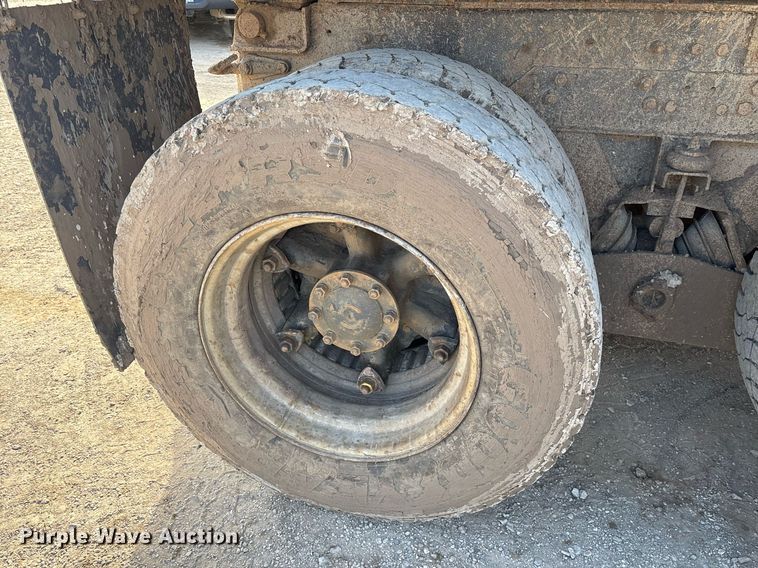 image for item OK9524 1995 Ford L9000 dump truck