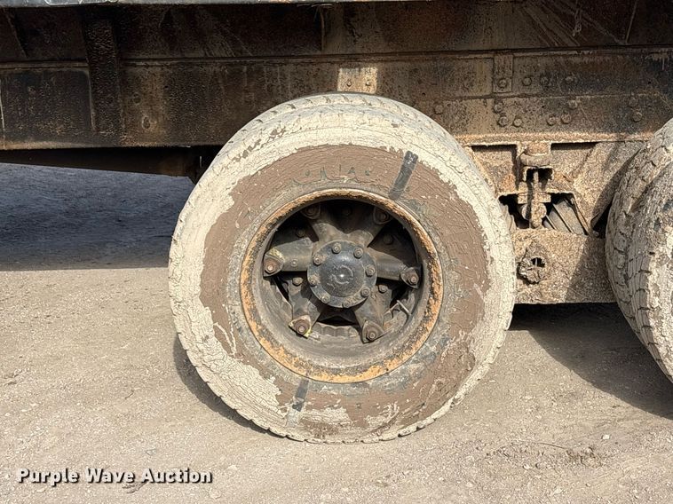 image for item OK9524 1995 Ford L9000 dump truck