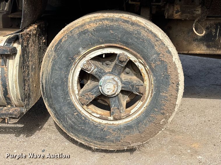 image for item OK9524 1995 Ford L9000 dump truck