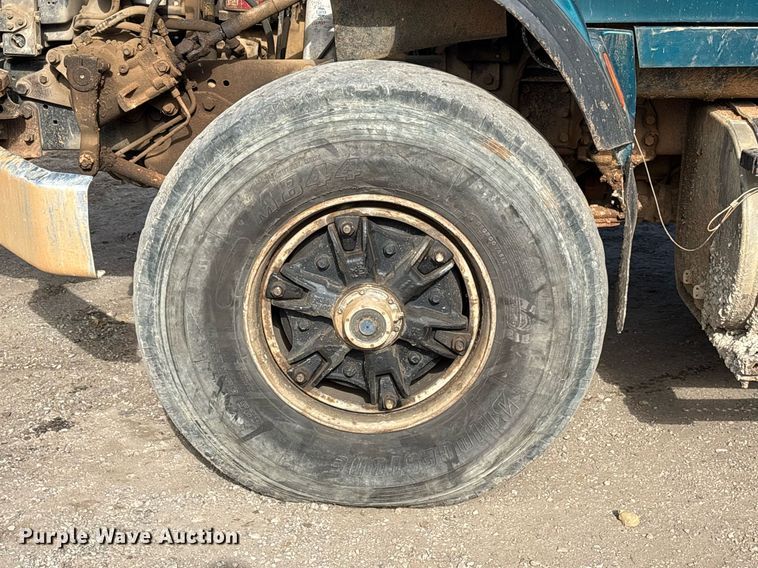 image for item OK9524 1995 Ford L9000 dump truck