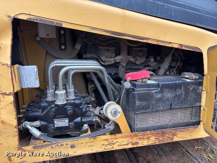 image for item OK9535 2012 Caterpillar D4K2 LGP dozer