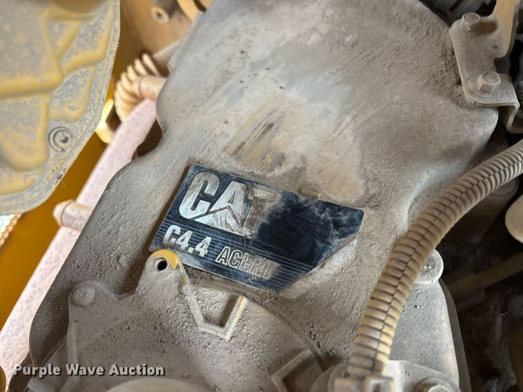 image for item OK9535 2012 Caterpillar D4K2 LGP dozer