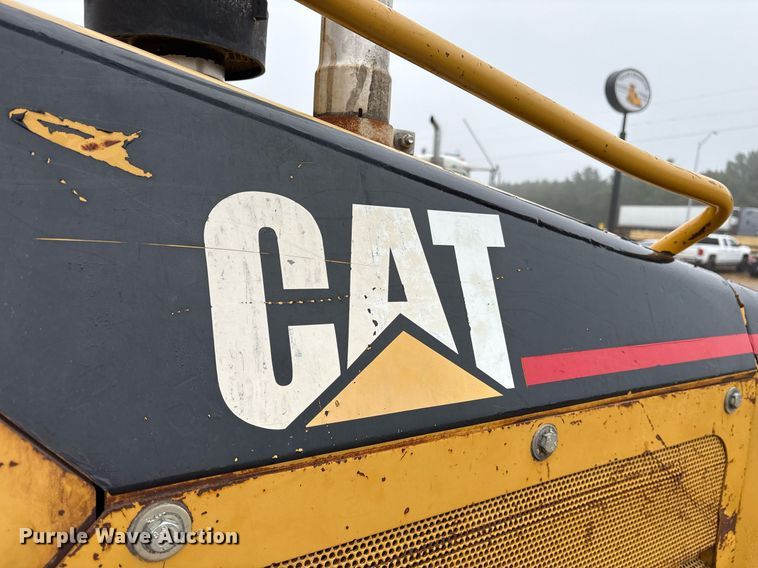 image for item OK9536 2004 Caterpillar D5G LGP dozer