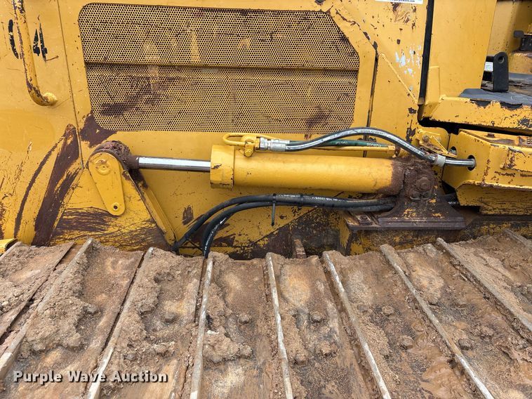 image for item OK9536 2004 Caterpillar D5G LGP dozer